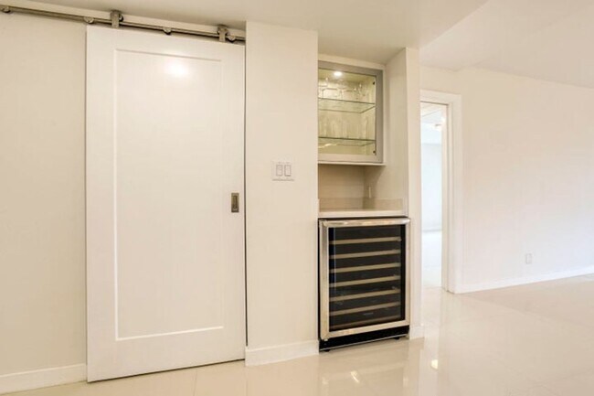 Foto del edificio - 535 Oaks Dr