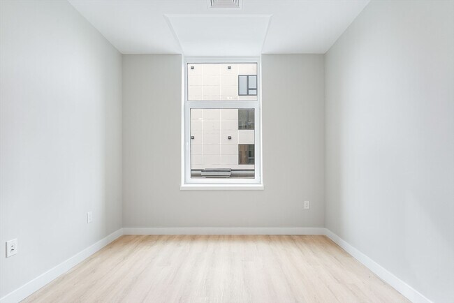 Building Photo - 163 Chestnut St