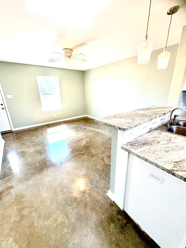 Building Photo - 1603 Dehart Building Photo - 1603 Dehart