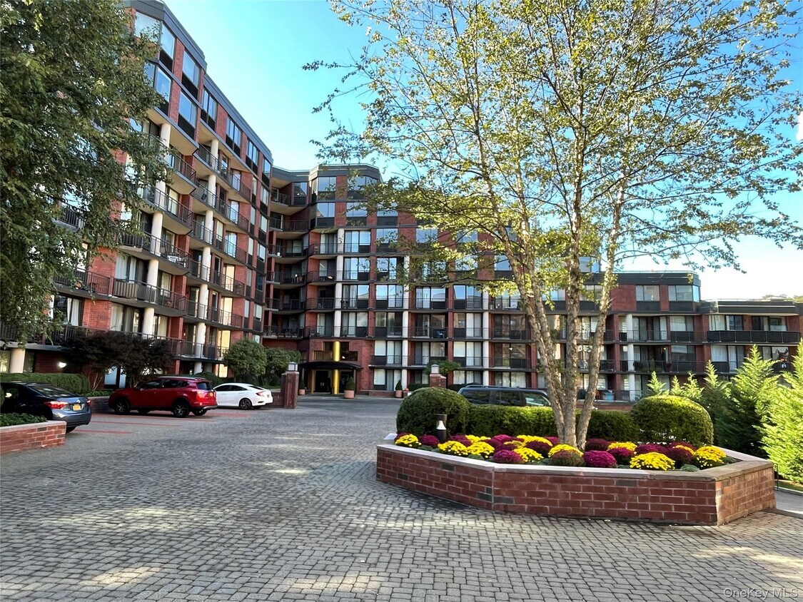 Primary Photo - 50 E Hartsdale Ave