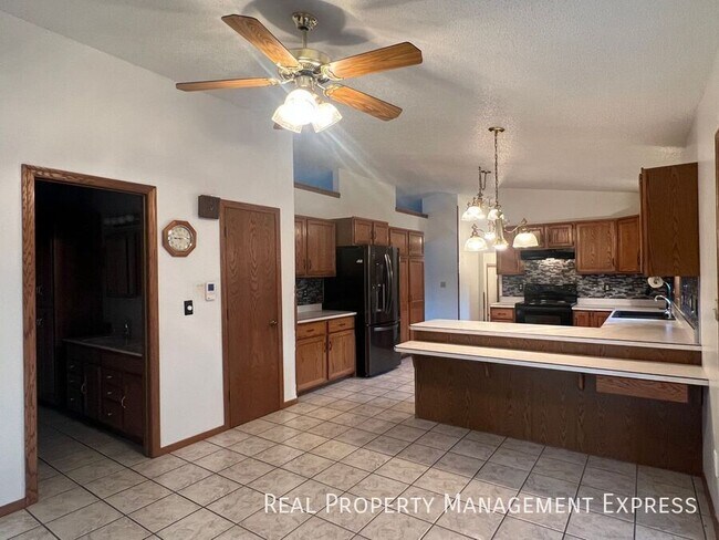 Foto del edificio - 4409 E 20th St
