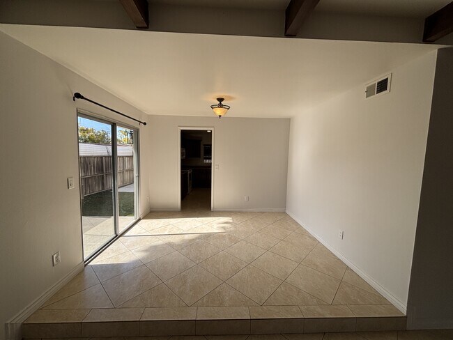 Foto del edificio - 388 Hilltop Dr