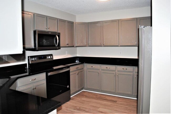 Building Photo - Pawleys Retreat