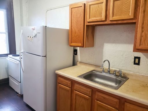 Foto del edificio - 2nd floor apartment in Braddock PA.