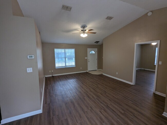 Foto del edificio - 3100 Dunkeld Ct