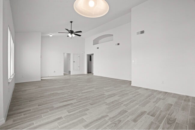 Building Photo - 629 Paseo Modesto Dr