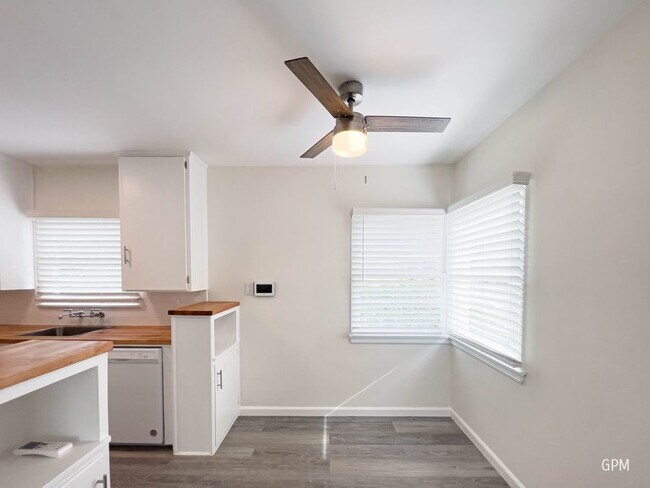 Building Photo - Spacious 1BR Unit In Prime Location!