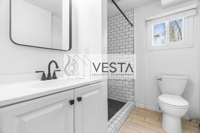 Building Photo - 131 Moody Ave