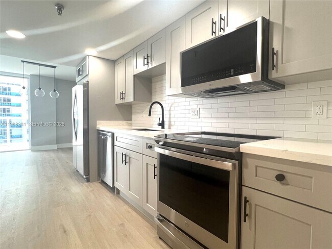 Foto del edificio - 2401 Collins Ave