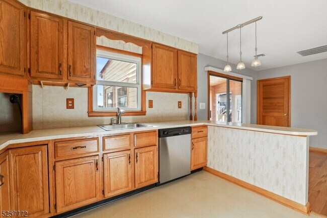 Foto del edificio - 101 Monterey Dr