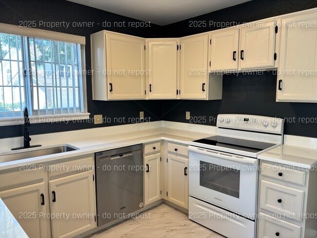 Building Photo - 2010 S Xenia Way