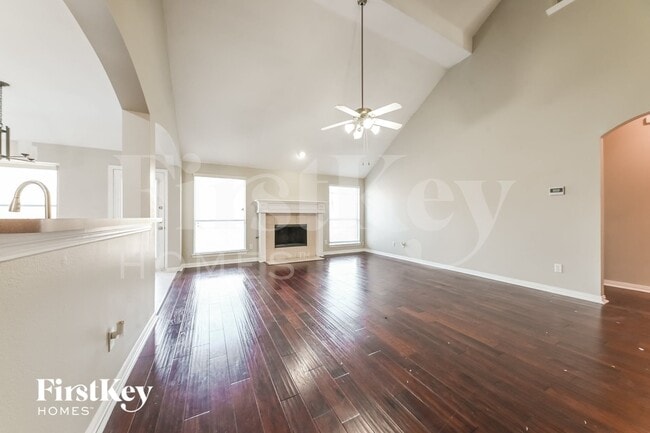 Foto del edificio - 3108 Silver Creek Dr