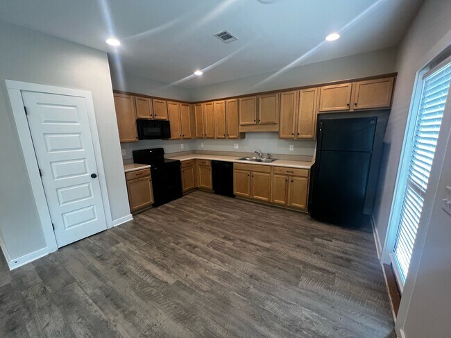 Building Photo - 8026 Shadesbrook Dr