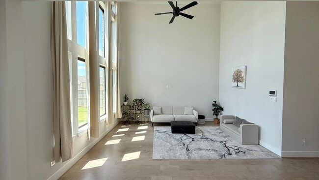 Building Photo - 17051 Luminous Ln