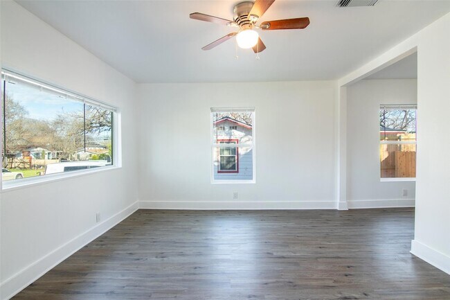 Foto del edificio - 3203 E 16th St