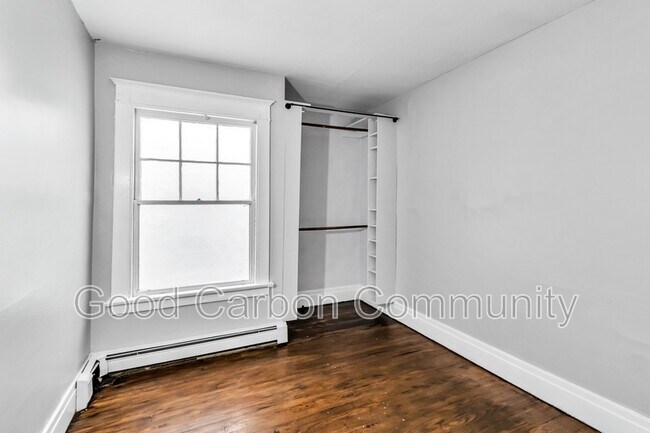 Foto del edificio - 1209 Hertel Ave