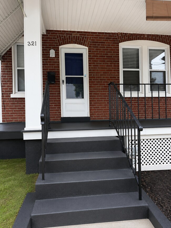 Foto del edificio - 321 W 29th St