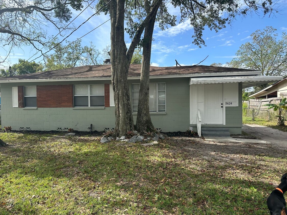 Primary Photo - 3 Bedroom / 2 Bathroom Single Family Home