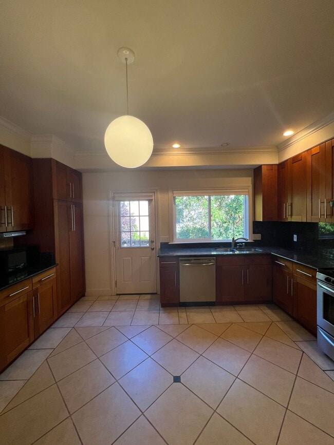 Building Photo - Prime Potrero Hill 3BR/3BA w/ In-Unit Laun...