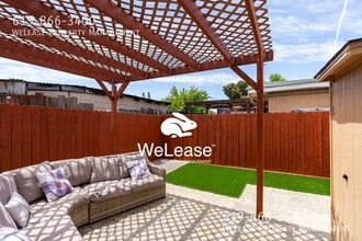 Building Photo - 4833 Lantana Dr