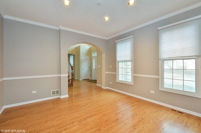 Building Photo - 5 Hotchkiss Ct