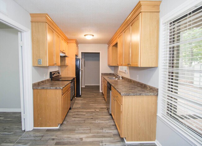 Foto del edificio - 3 Bedroom on Chantilly Drive