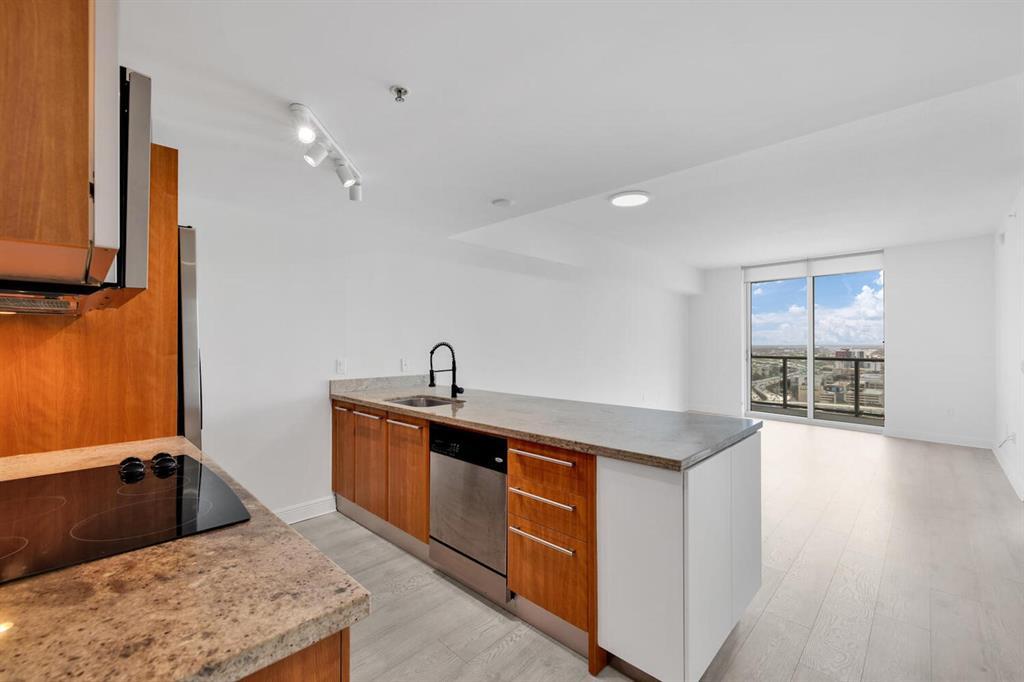 Foto principal - 185 SW 7th St