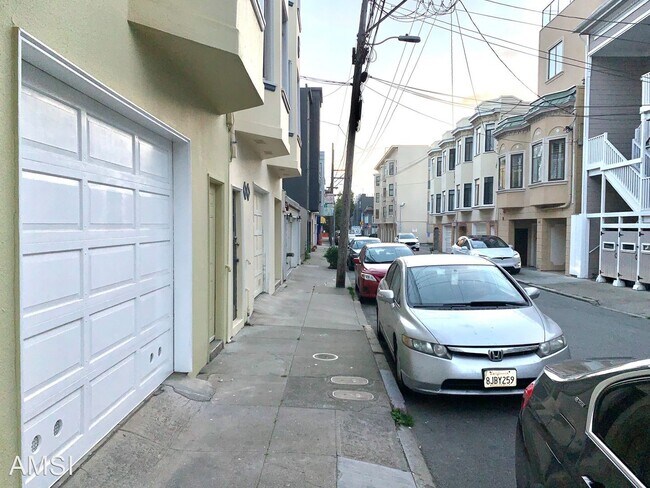 Building Photo - 2 br, 1 bath House - 27 Moulton Street