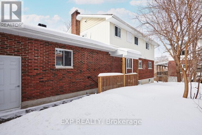 Photo du bâtiment - 555-555 Churchill Ave N