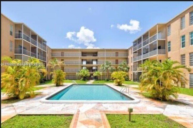 Foto del edificio - 4848 NW 24th Ct