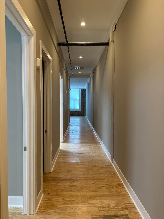 Building Photo - 565 Poplar St