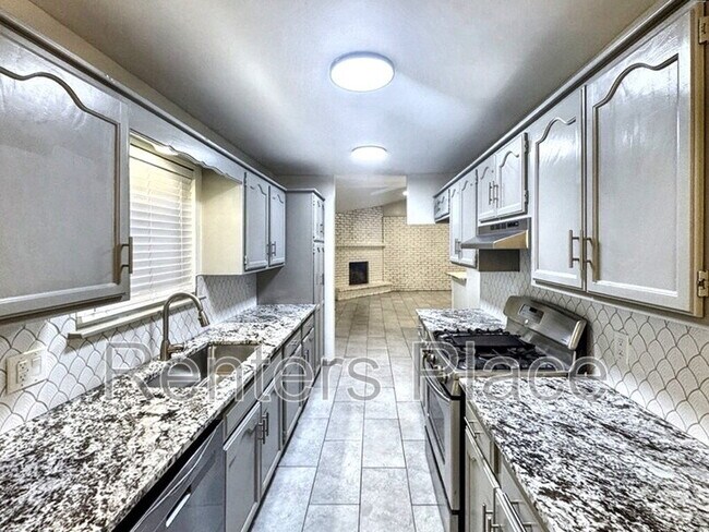 Building Photo - 112 W Timberlane St