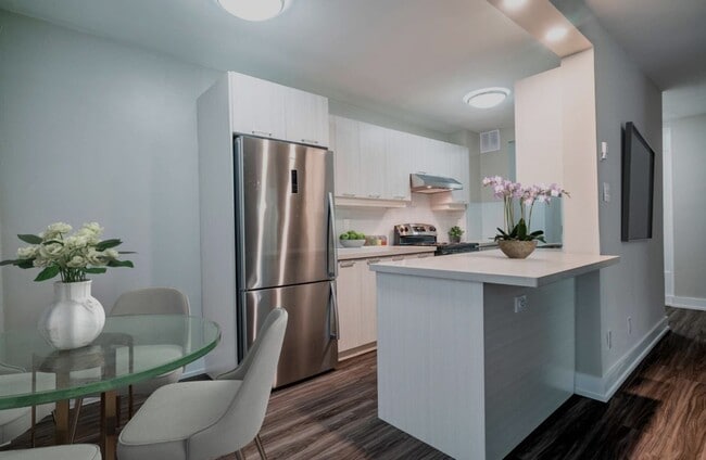 Building Photo - 630 Vesta