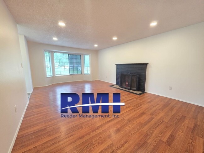 Building Photo - 3-bedroom Gem located in the Bethel Valley Community!