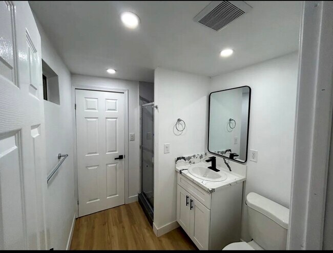 Foto del edificio - 847 E 106th St