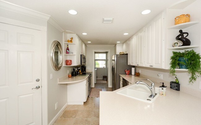 Building Photo - 1406 Burgos Dr