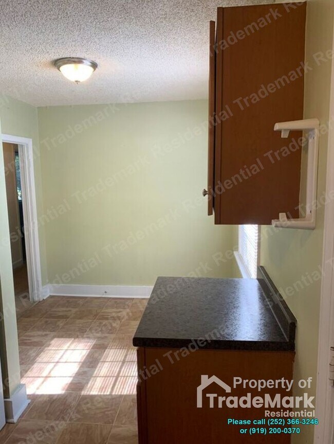 Building Photo - Spacious 4 Bedroom, 2 Bath House: Your Dre...