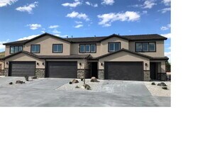 Building Photo - 476 530 W