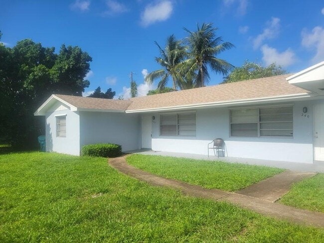 Building Photo - 242 SE 24th Ave
