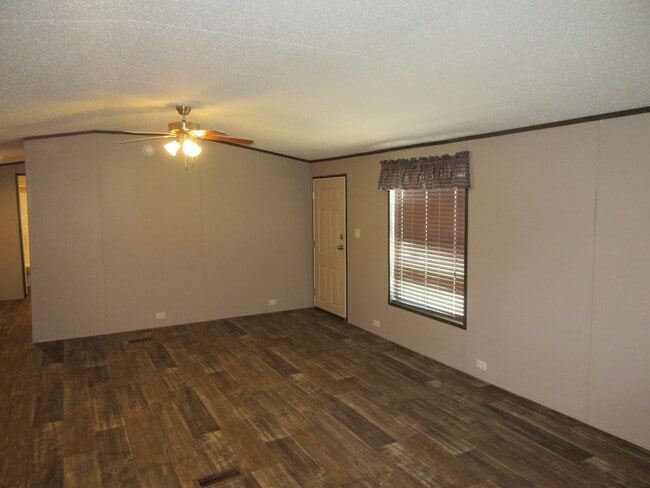 Building Photo - 4905 Alameda St