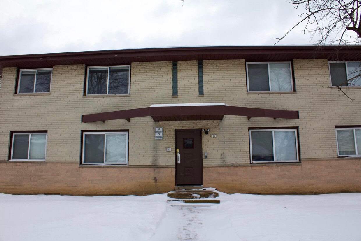 Primary Photo - 9335 W Sheridan Ave