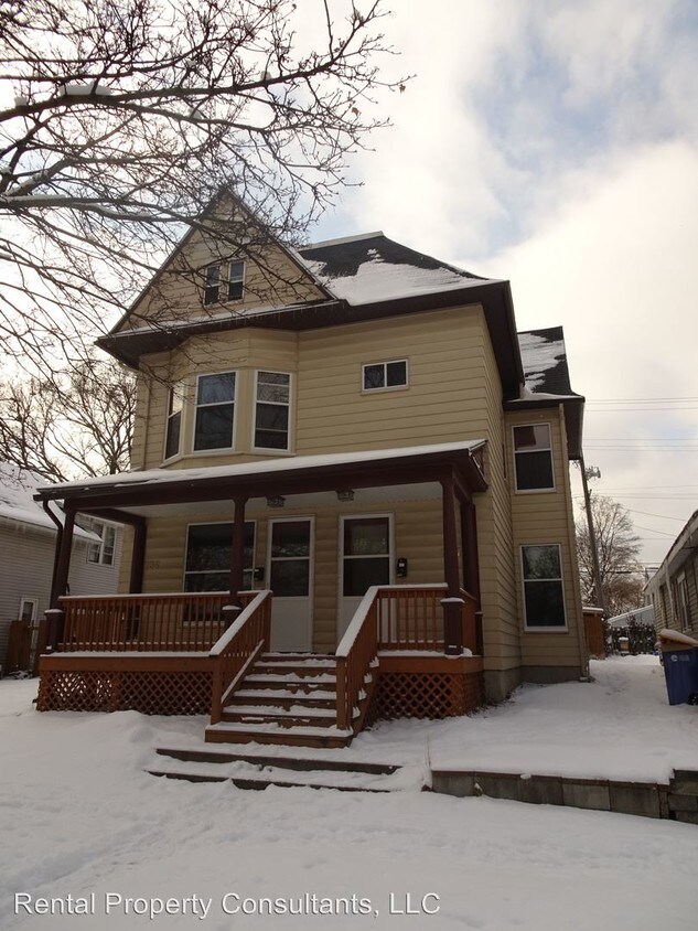Primary Photo - 737 Livingston Ave NE