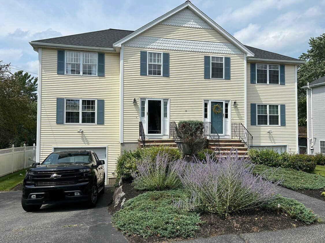 Front of House - 11 Hyde St