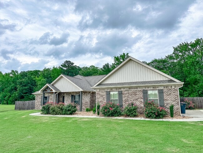 Building Photo - 211 Dwelling Pl