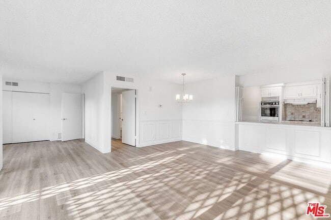 Foto del edificio - 825 S Gretna Green Way