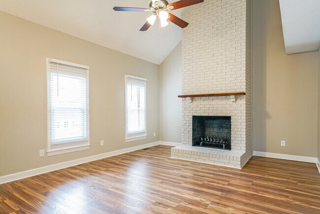 Building Photo - 6133 River Landings Dr