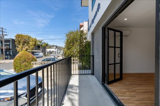 Building Photo - 652 Hayworth Ave