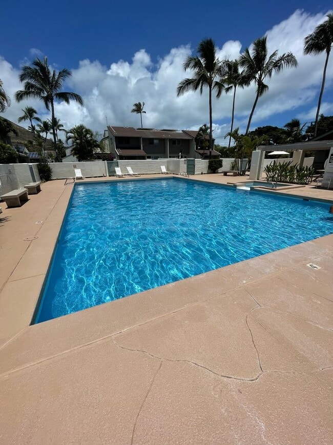 Foto del edificio - 3 bed, 2 bath w/ 2 parking stalls at Aikahi Gardens!