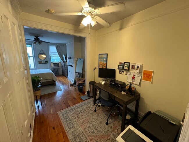 Foto del edificio - 310 Monroe St