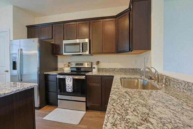 Foto del edificio - 3 Bedroom Townhome!